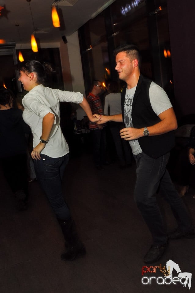 Seară de dans în Blondy's Art Café, 