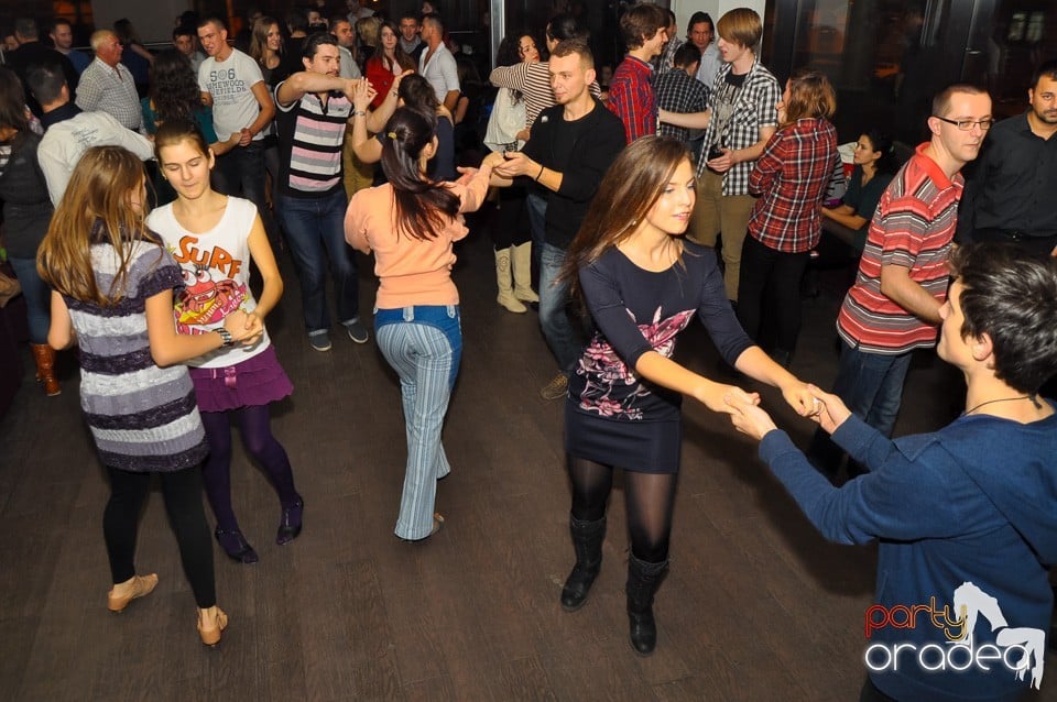 Seară de dans în Blondy's Art Café, 