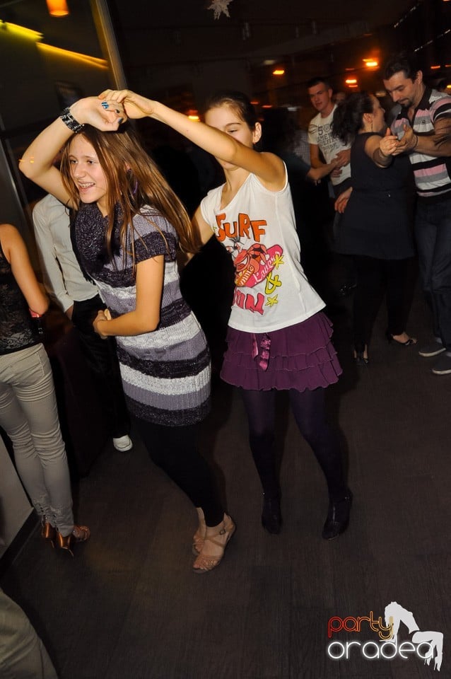 Seară de dans în Blondy's Art Café, 