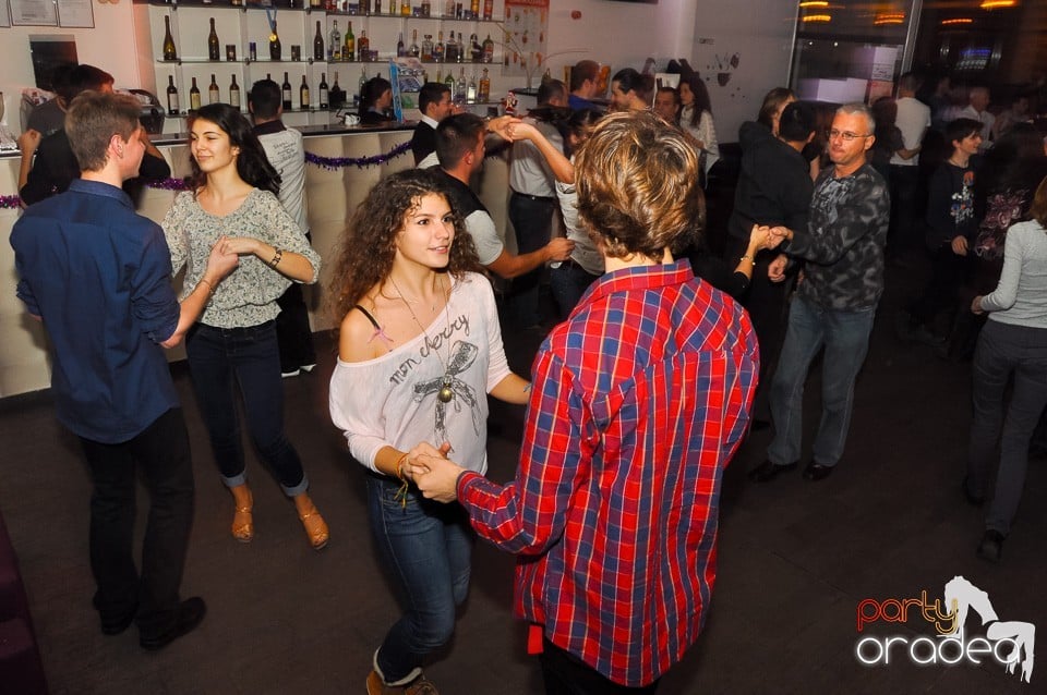 Seară de dans în Blondy's Art Café, 