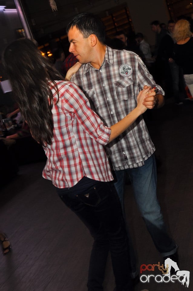 Seară de dans în Blondy's Art Café, 