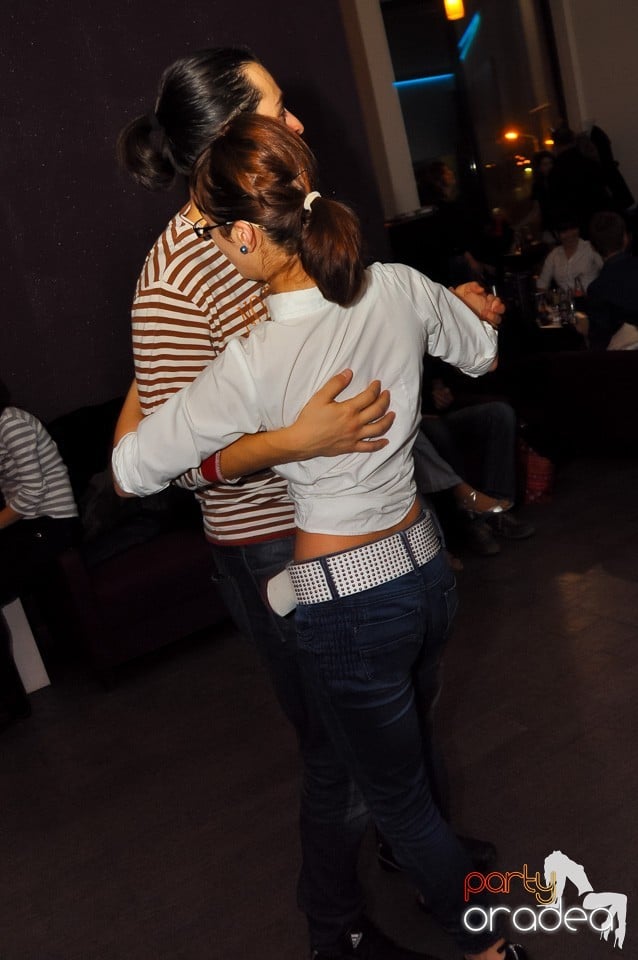 Seară de dans în Blondy's Art Café, 