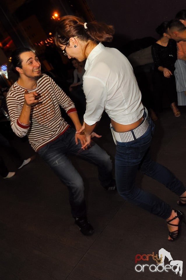 Seară de dans în Blondy's Art Café, 