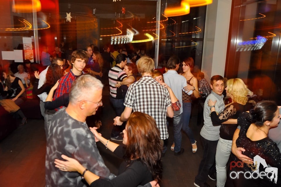 Seară de dans în Blondy's Art Café, 