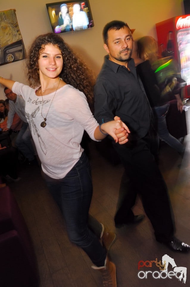 Seară de dans în Blondy's Art Café, 