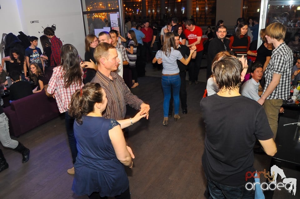 Seară de dans în Blondy's Art Café, 