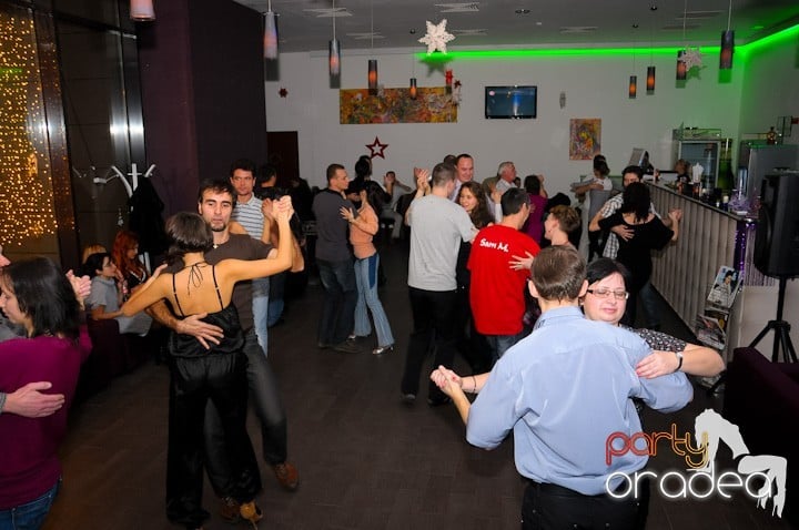 Seară de dans în Blondy's Art Café, 