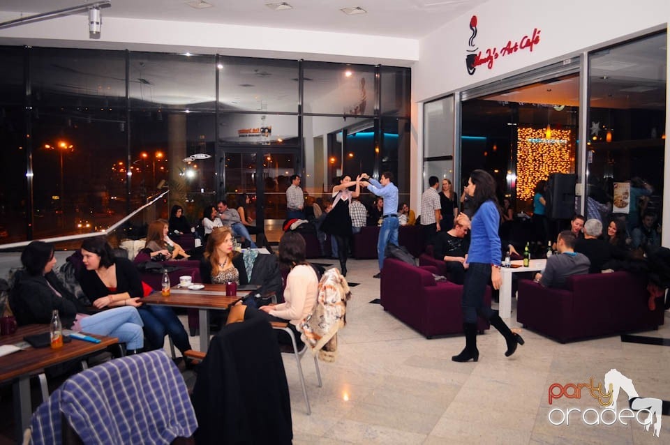 Seară de dans în Blondy's Art Café, 