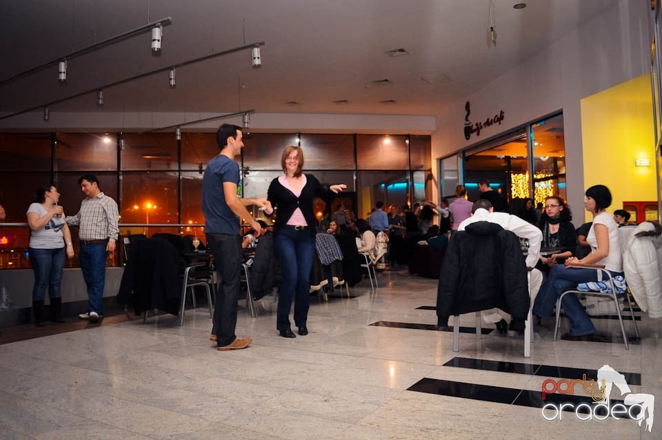 Seară de dans în Blondy's Art Café,