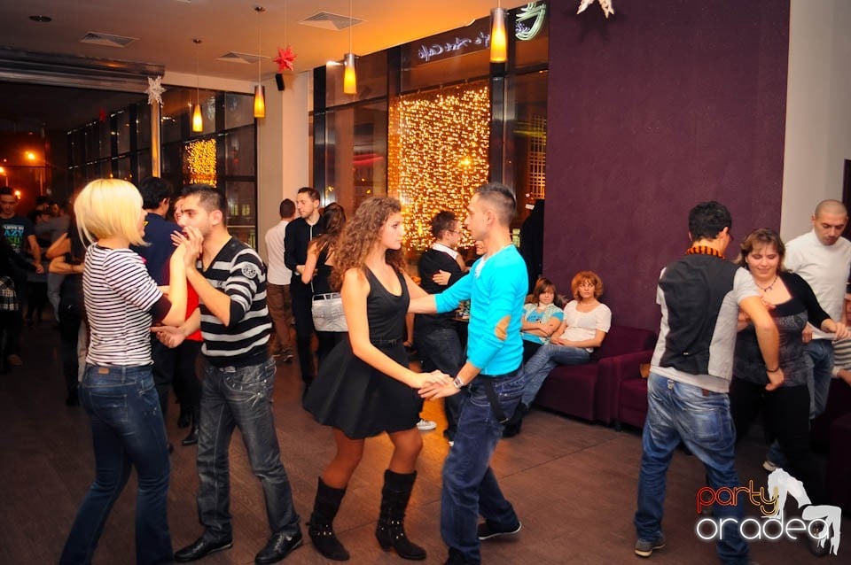 Seară de dans în Blondy's Art Café, 