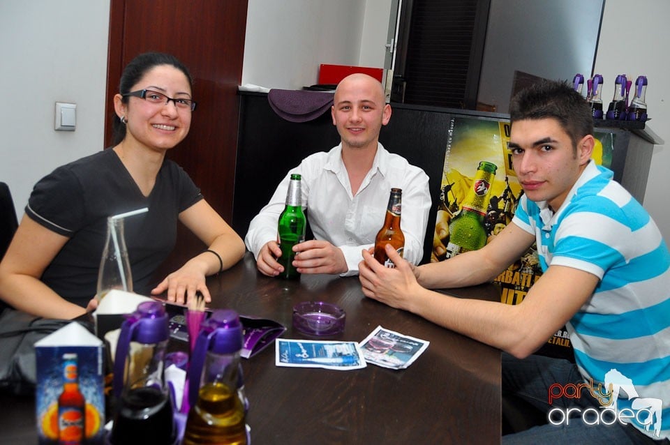 Seară de dans în Blondy's Art Café, 