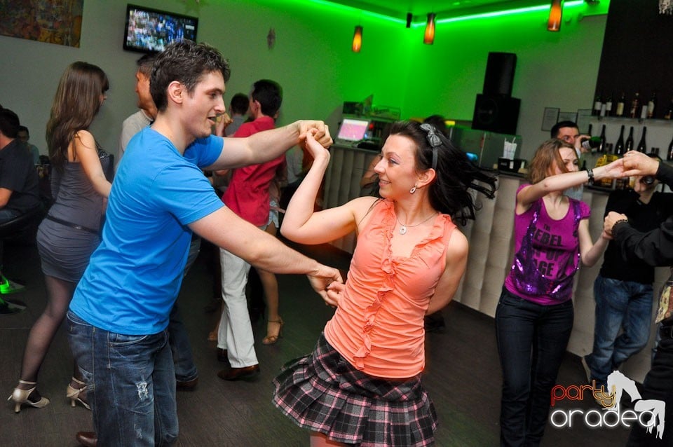 Seară de dans în Blondy's Art Café, 