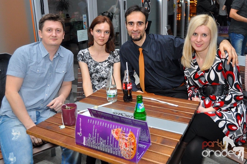 Seară de dans în Blondy's Art Café, 