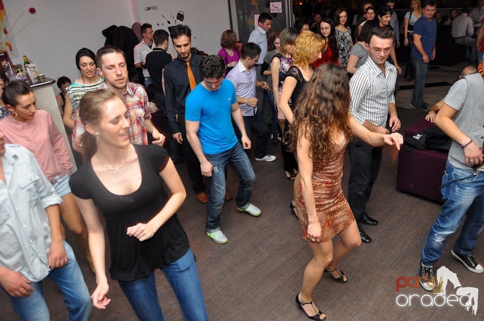 Seară de dans în Blondy's Art Café, 