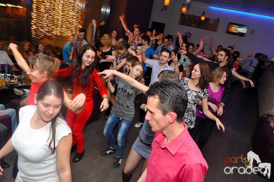 Seară de dans în Blondy's Art Café, 