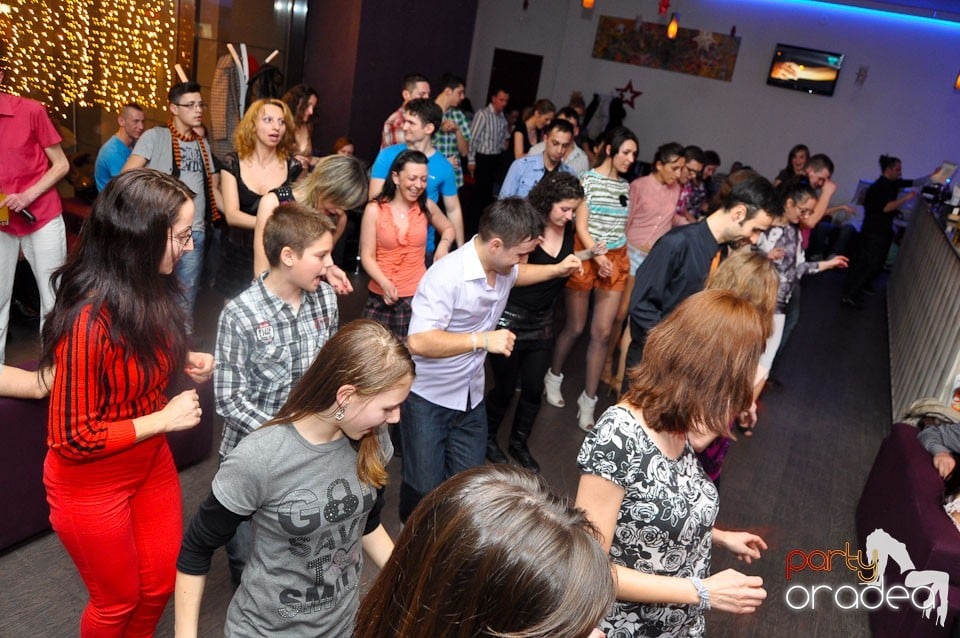 Seară de dans în Blondy's Art Café, 