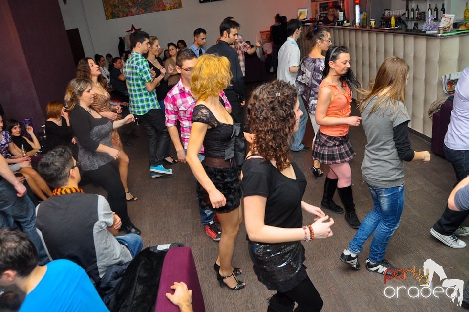 Seară de dans în Blondy's Art Café, 