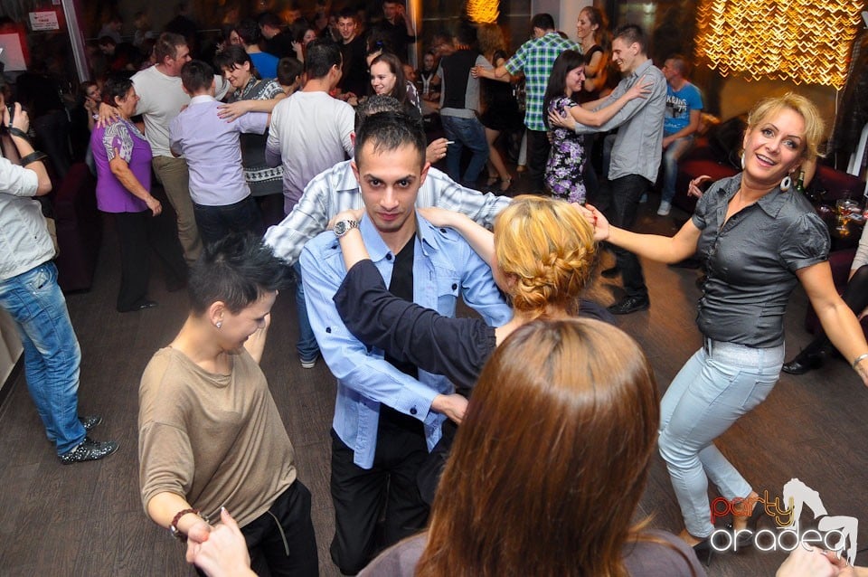 Seară de dans în Blondy's Art Café, 