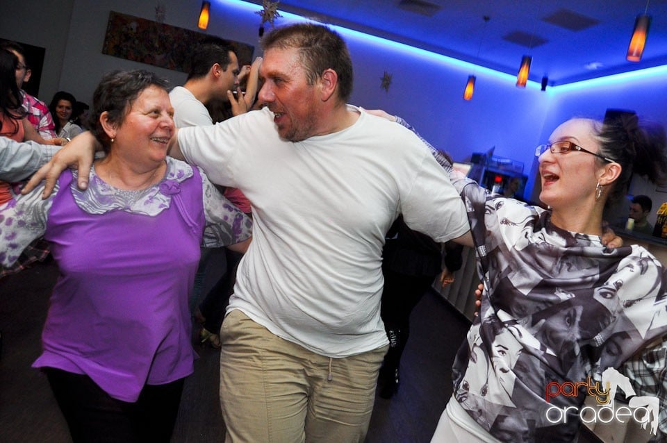 Seară de dans în Blondy's Art Café, 