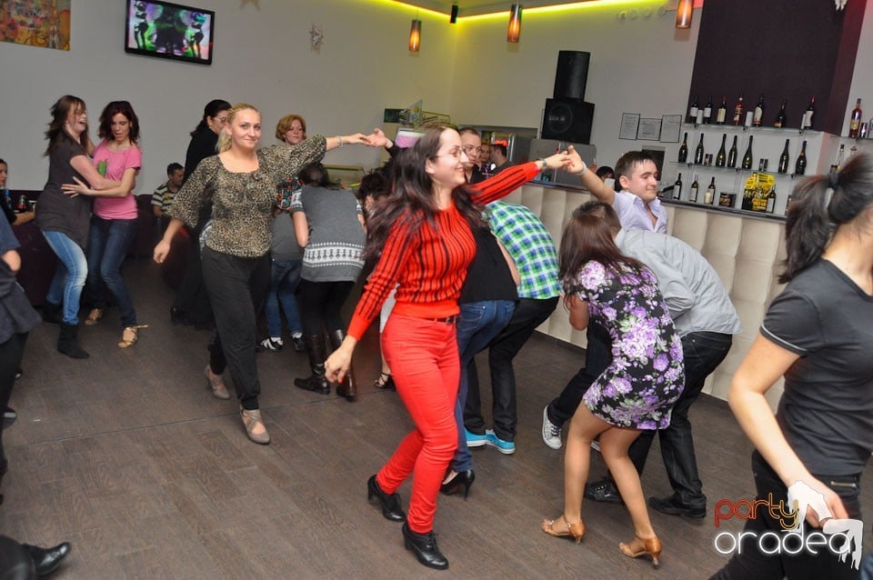 Seară de dans în Blondy's Art Café, 