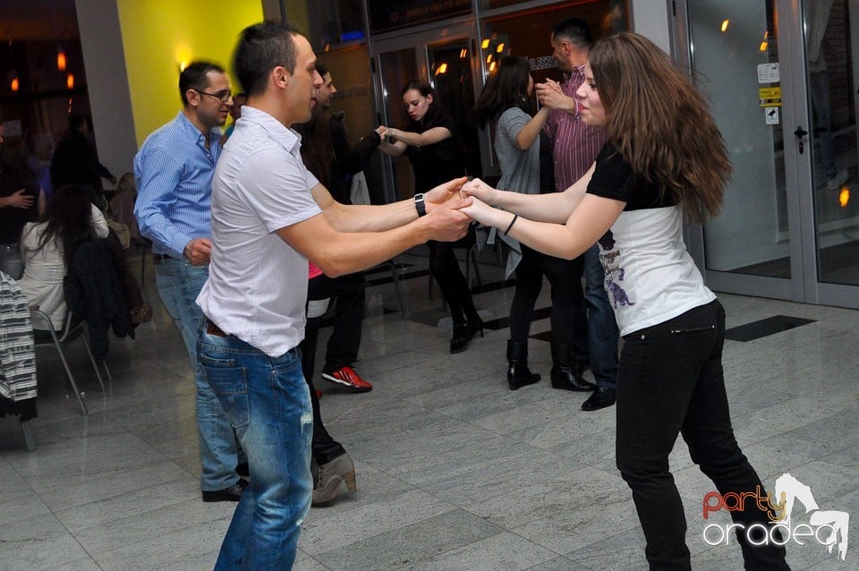 Seară de dans în Blondy's Art Café, 