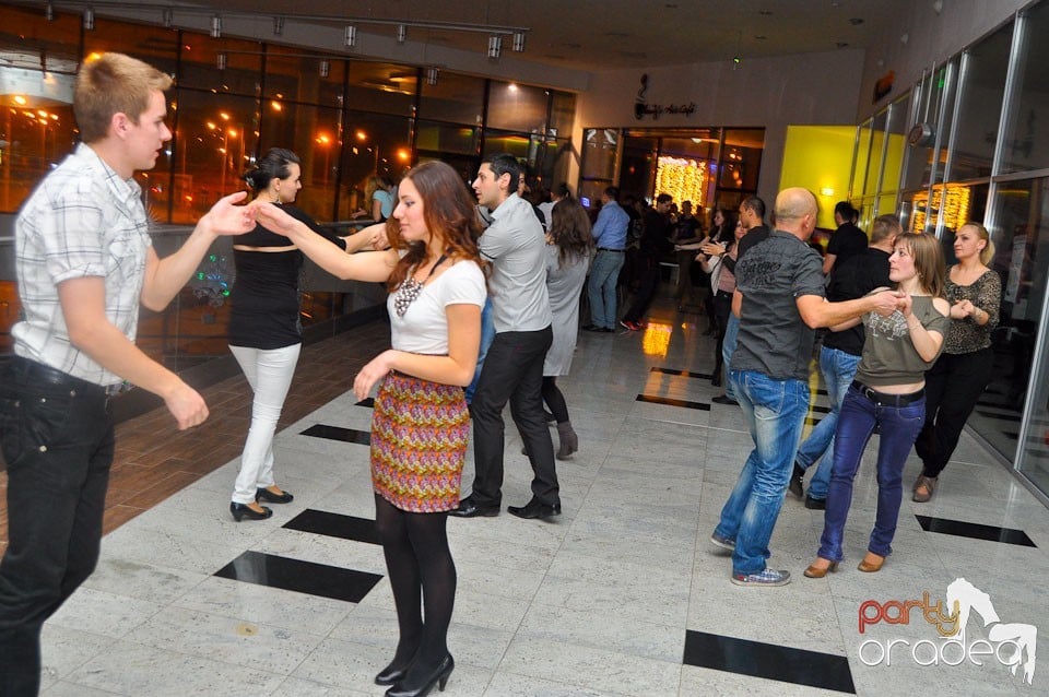 Seară de dans în Blondy's Art Café, 