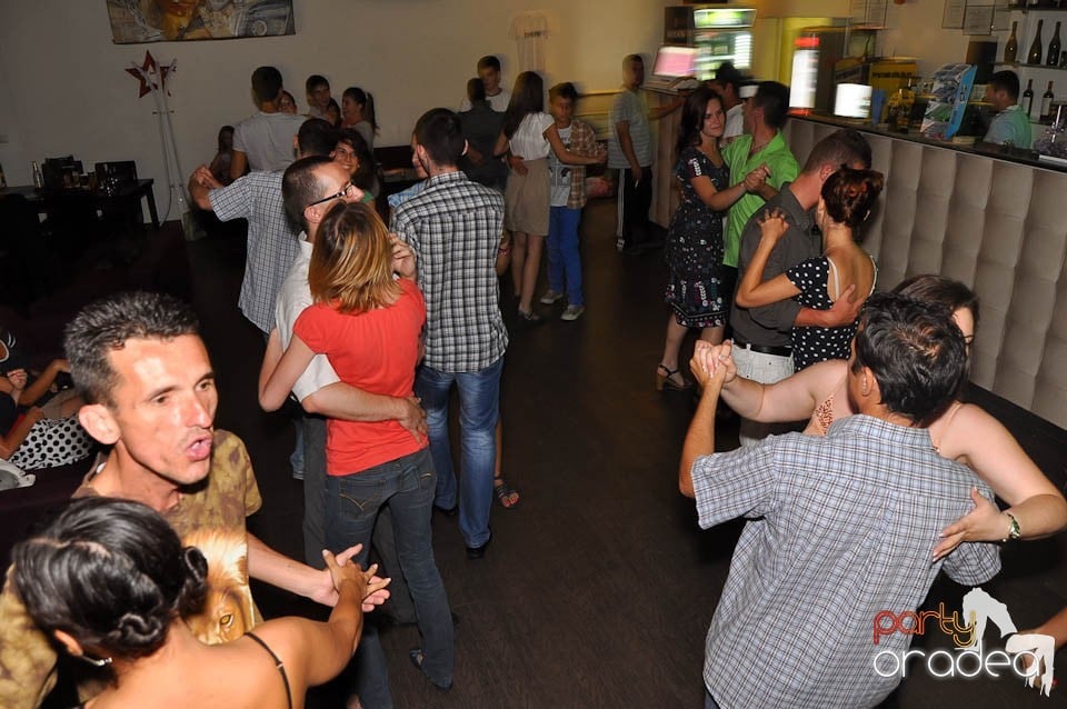 Seară de dans în Blondy's, 