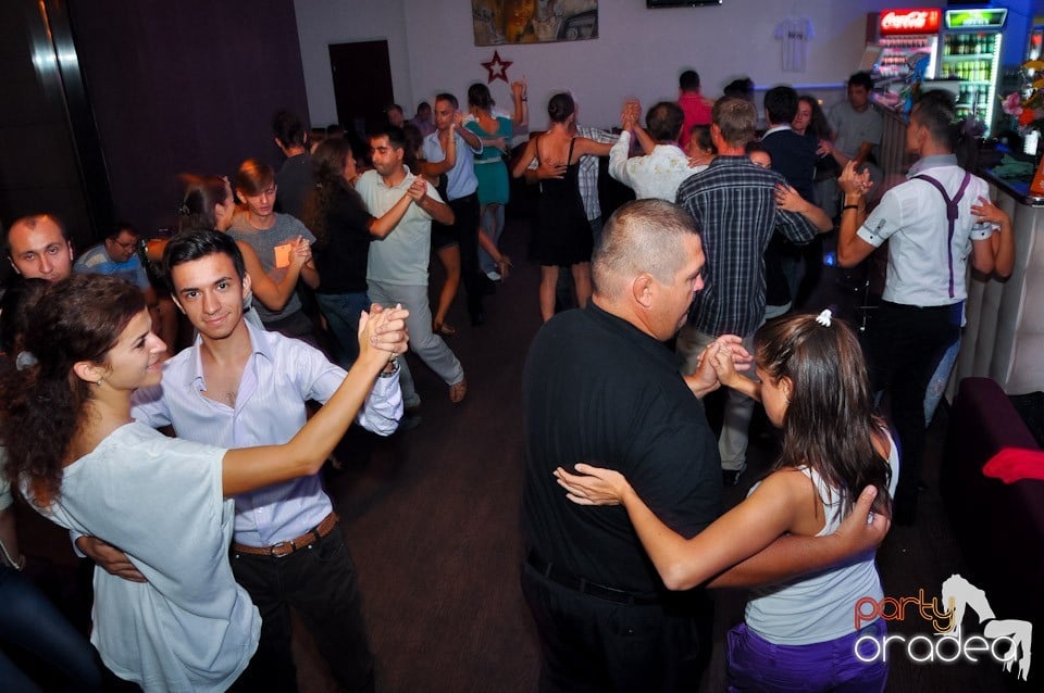 Seară de dans în Blondy's, 