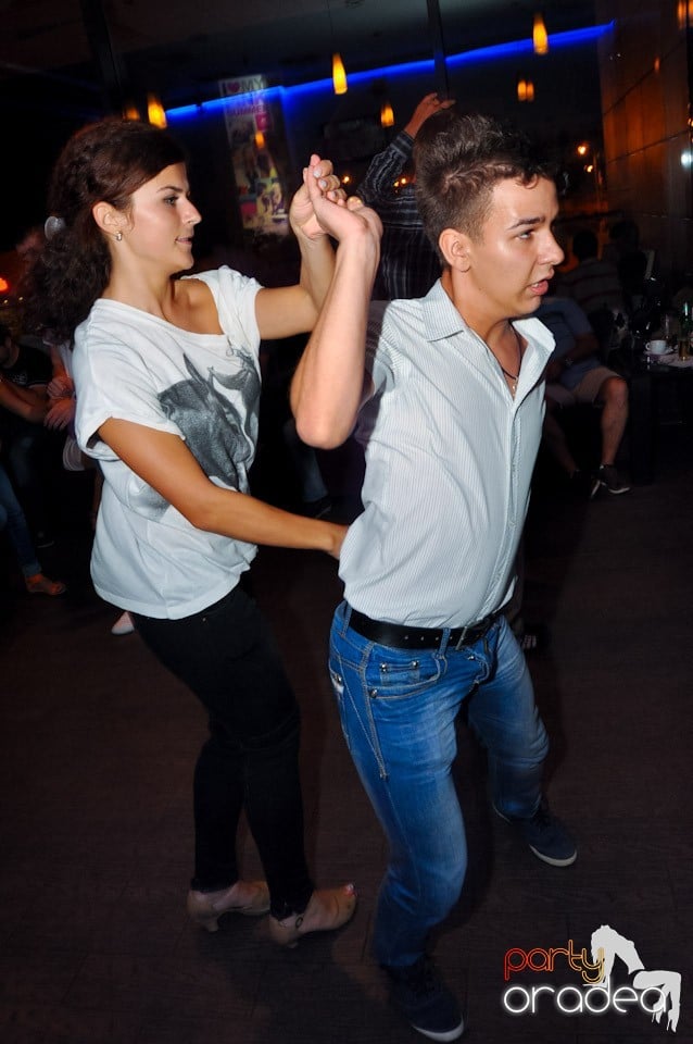 Seară de dans în Blondy's, 