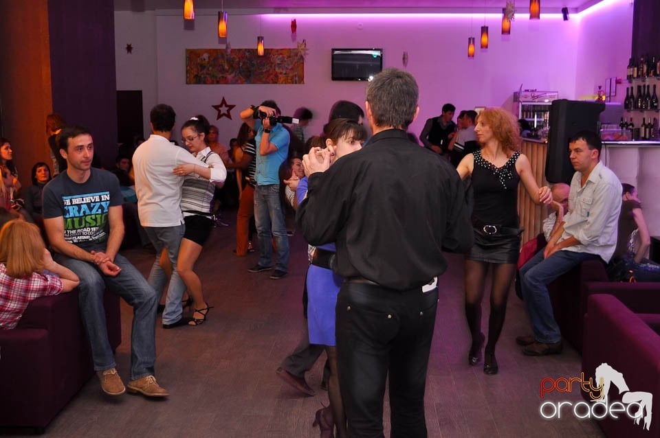 Seară de dans în Blondy's, 