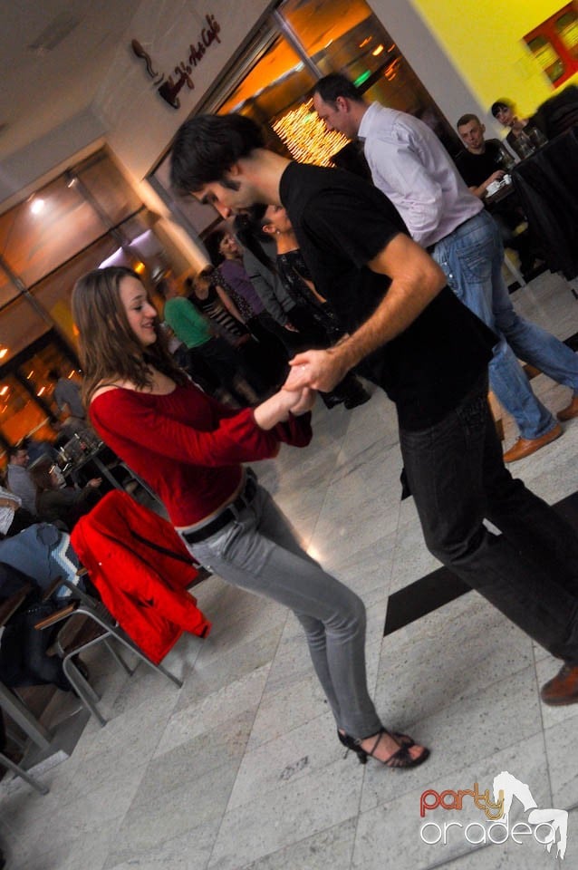 Seară de dans în Blondy's, 