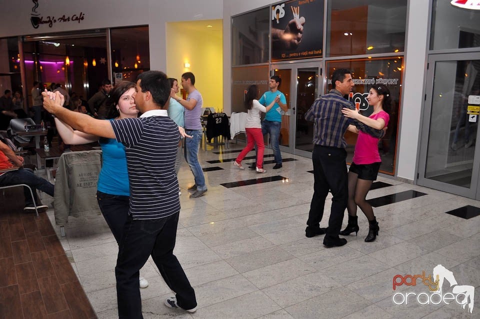 Seară de dans în Blondy's, 