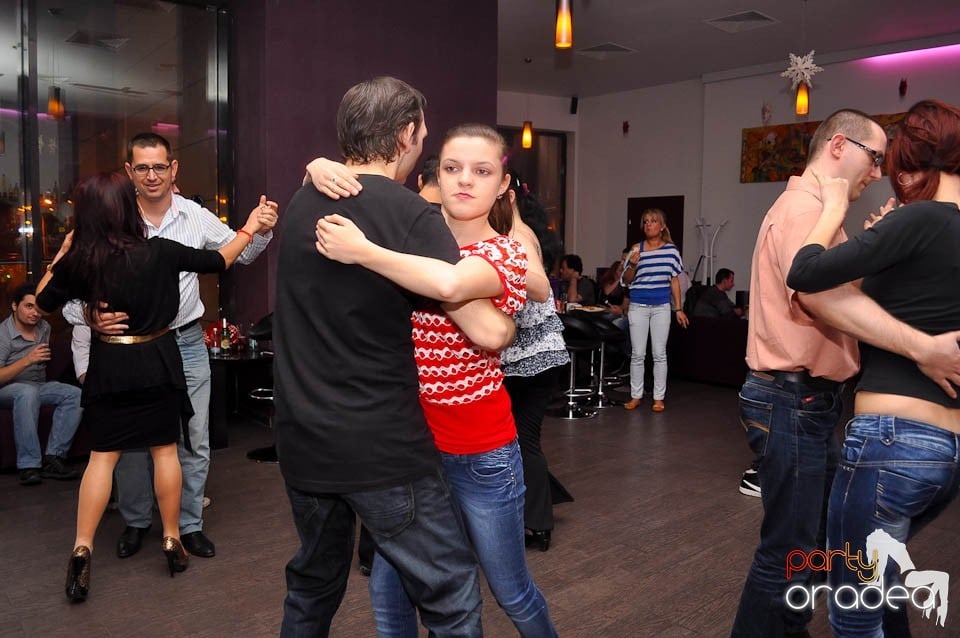 Seară de dans în Blondy's, 