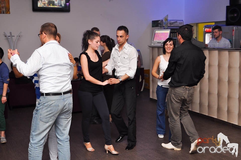 Seară de dans în Blondy's, 