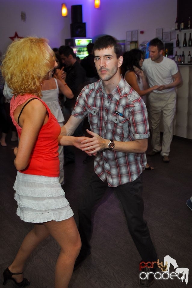 Seară de dans în Blondy's, 