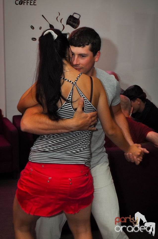 Seară de dans în Blondy's, 