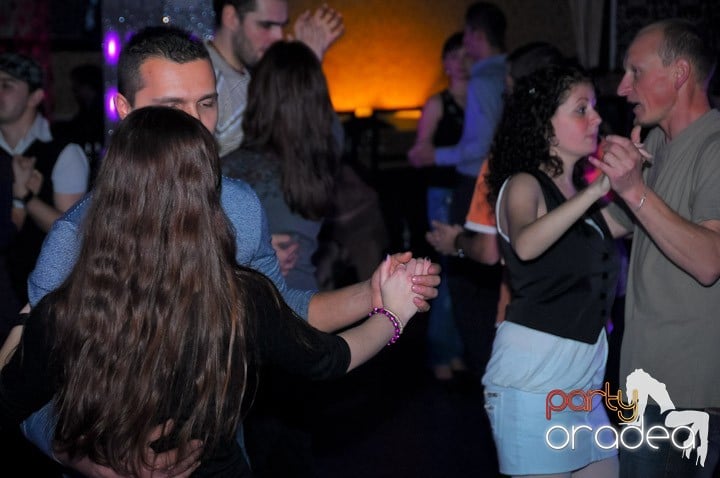 Seară de dans în Club Life,