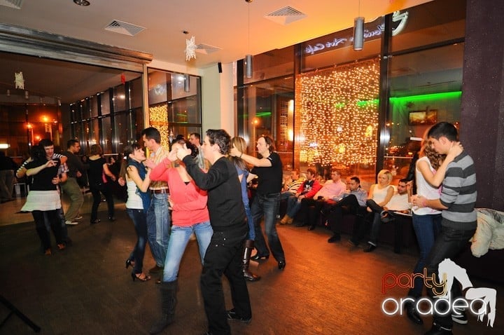 Seară de dans la Blondy's Art Cafe,