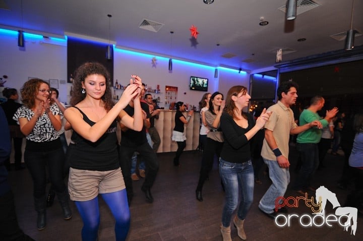 Seară de dans la Blondy's Art Cafe,