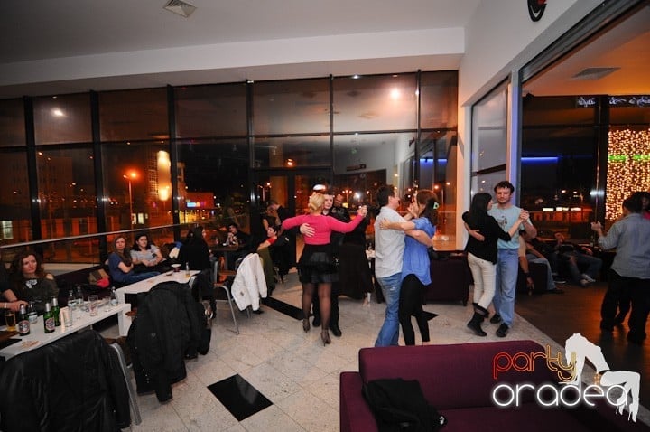 Seară de dans la Blondy's Art Cafe,