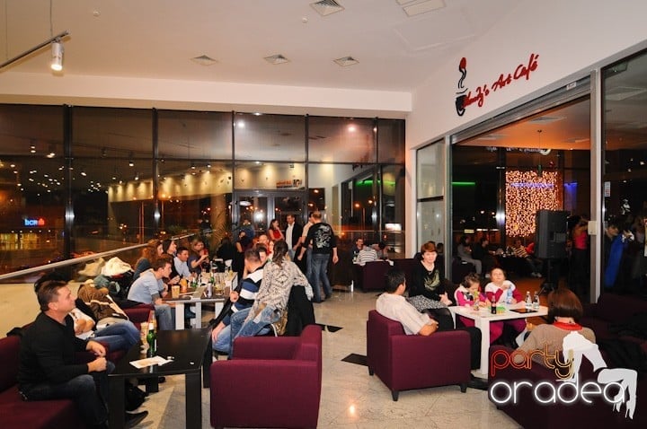 Seară de dans la Blondy's Art Cafe,