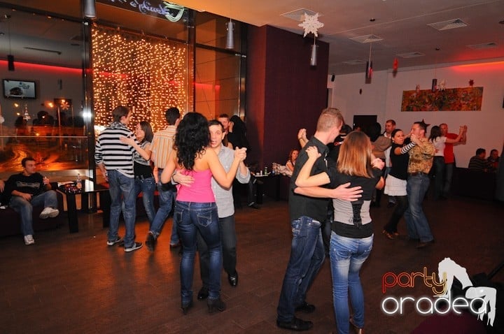Seară de dans la Blondy's Art Cafe,