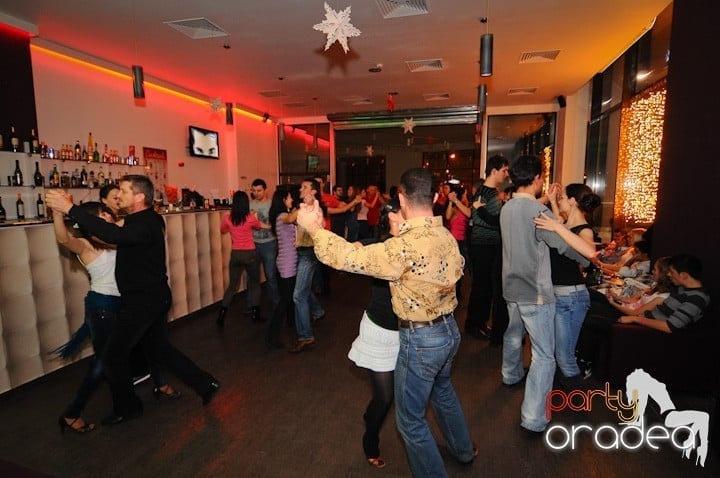 Seară de dans la Blondy's Art Cafe,