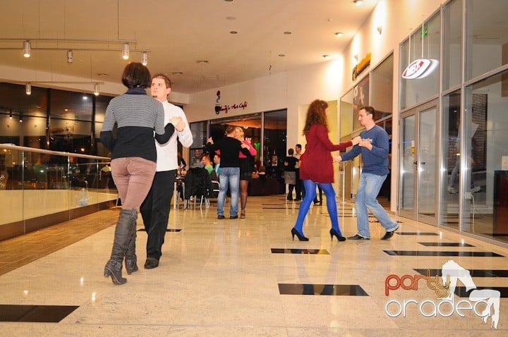 Seară de dans la Blondy's Art Cafe,