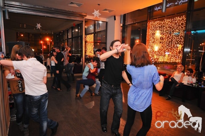 Seară de dans la Blondy's Art Cafe,
