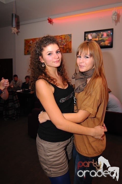 Seară de dans la Blondy's Art Cafe,