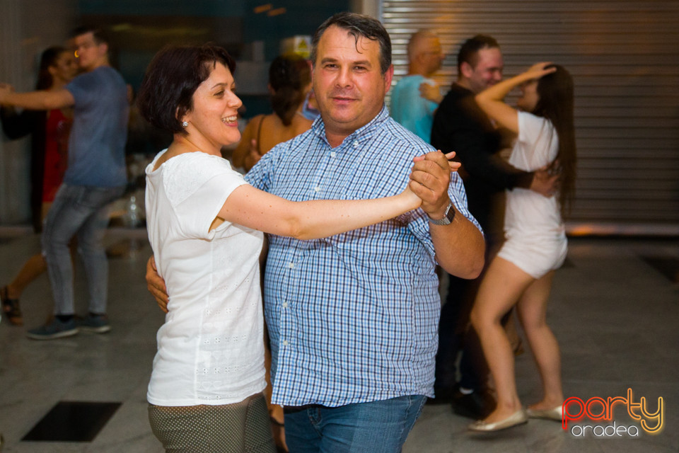 Seară de Dans,