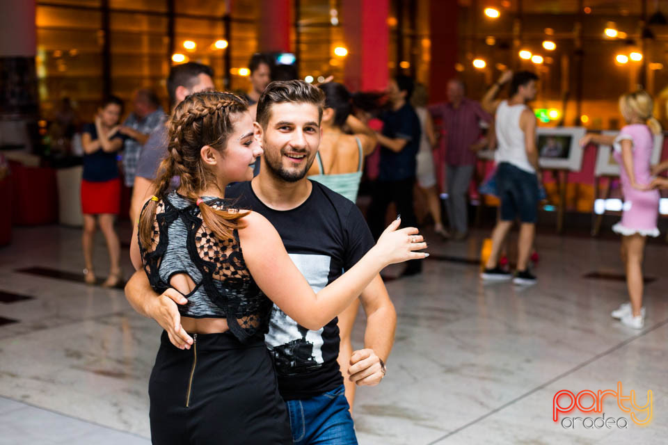 Seară de Dans, Blondy's Art Café