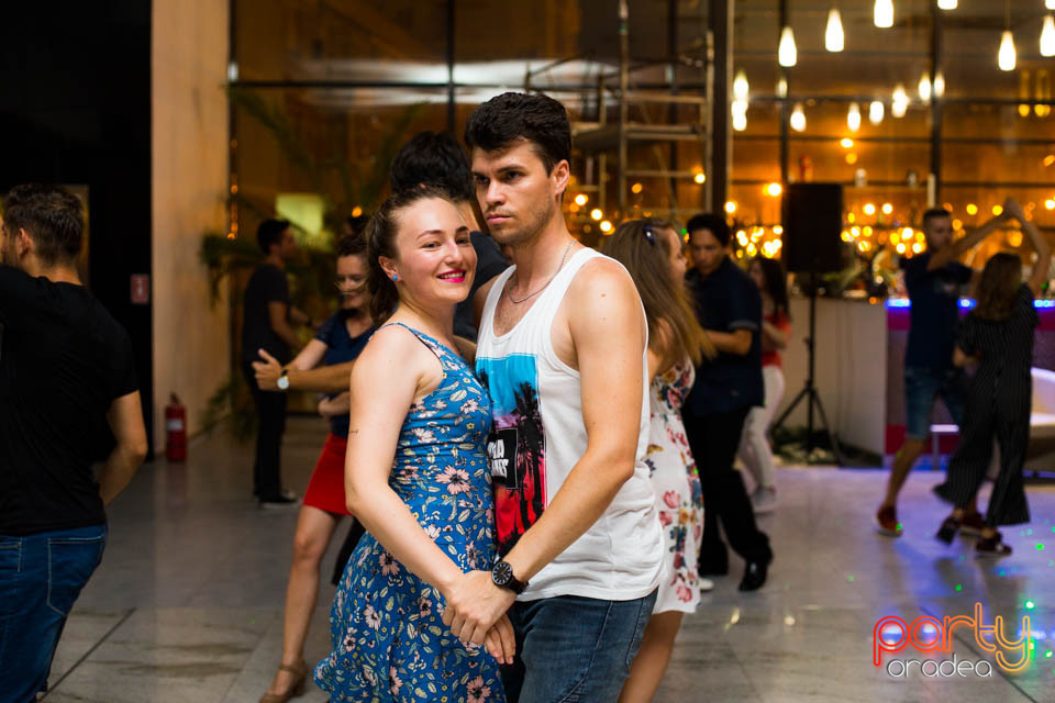 Seară de Dans, Blondy's Art Café