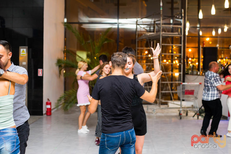 Seară de Dans, Blondy's Art Café